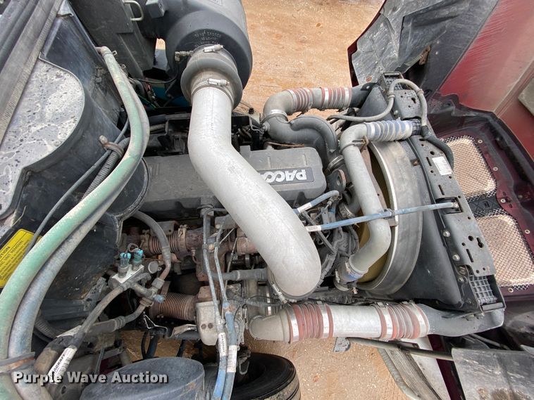 image for item HR9285 2012 Kenworth T700  semi truck