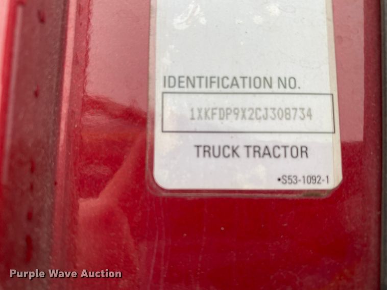 image for item HR9285 2012 Kenworth T700  semi truck