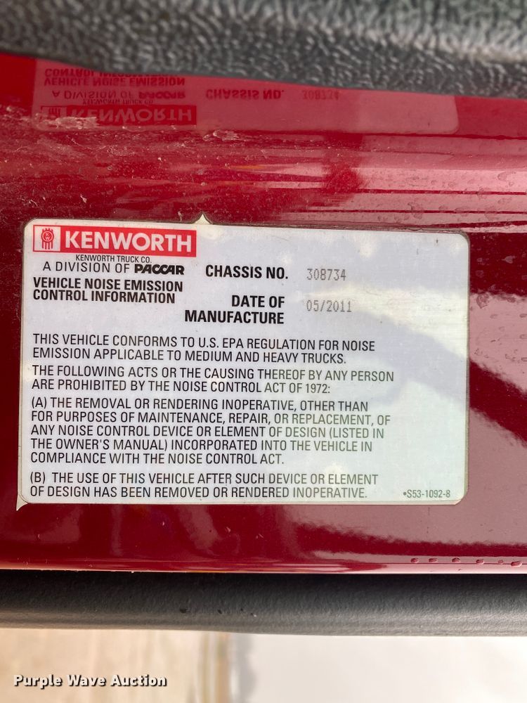 image for item HR9285 2012 Kenworth T700  semi truck