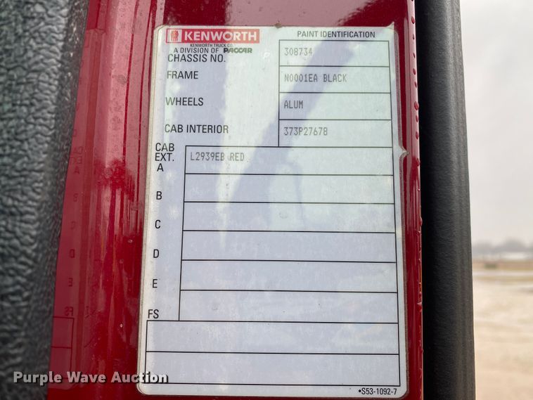 image for item HR9285 2012 Kenworth T700  semi truck