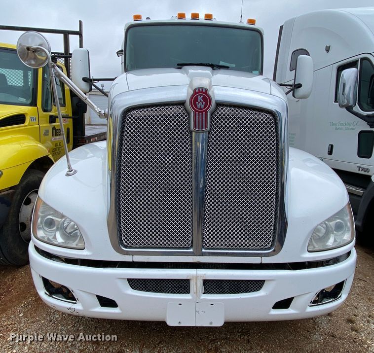 image for item HR9286 2013 Kenworth T660  semi truck