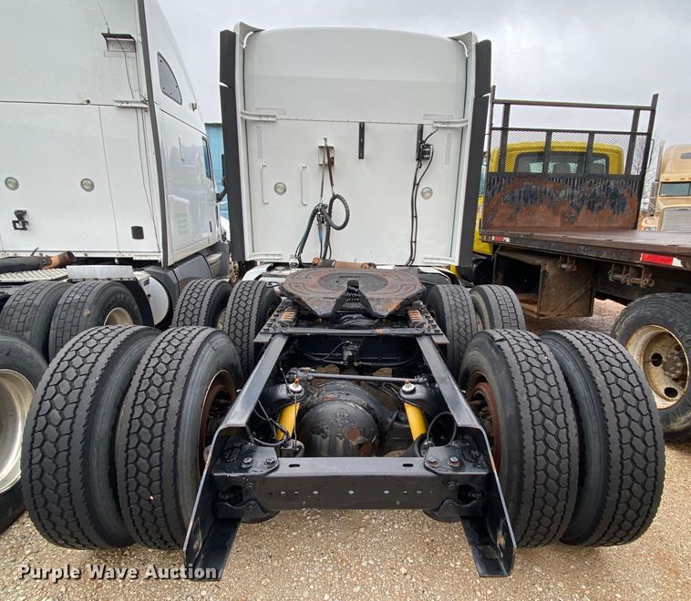 image for item HR9286 2013 Kenworth T660  semi truck