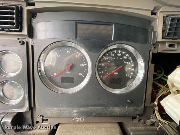 image for item HR9286 2013 Kenworth T660  semi truck