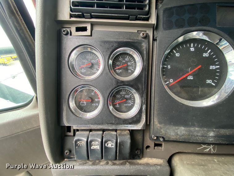 image for item HR9286 2013 Kenworth T660  semi truck