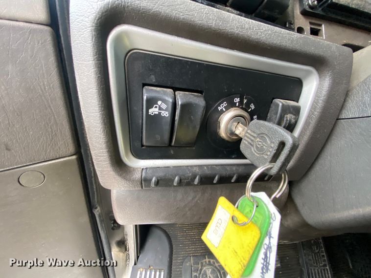 image for item HR9286 2013 Kenworth T660  semi truck