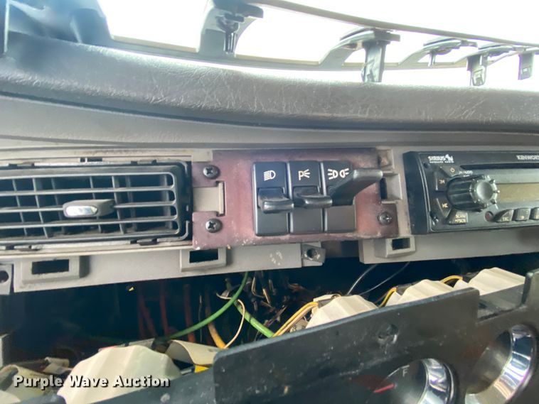 image for item HR9286 2013 Kenworth T660  semi truck