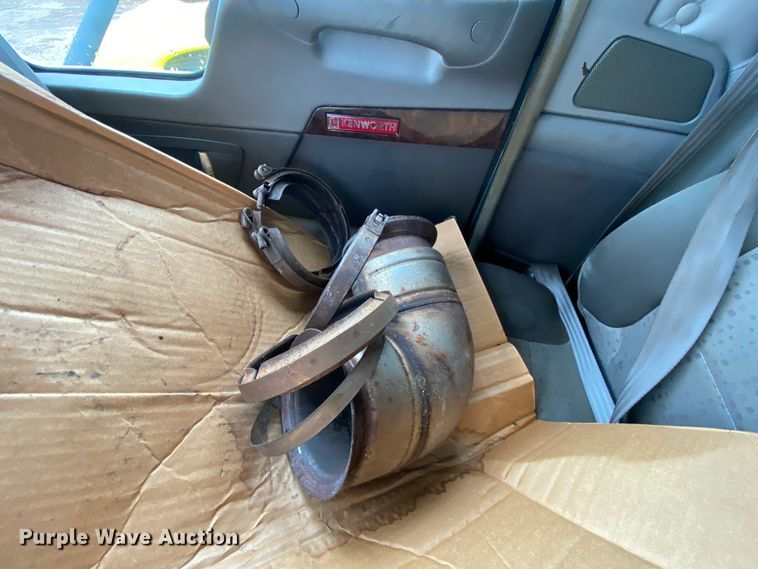 image for item HR9286 2013 Kenworth T660  semi truck