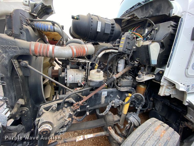 image for item HR9286 2013 Kenworth T660  semi truck