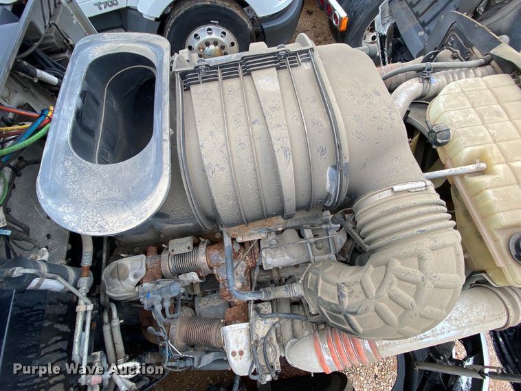 image for item HR9286 2013 Kenworth T660  semi truck