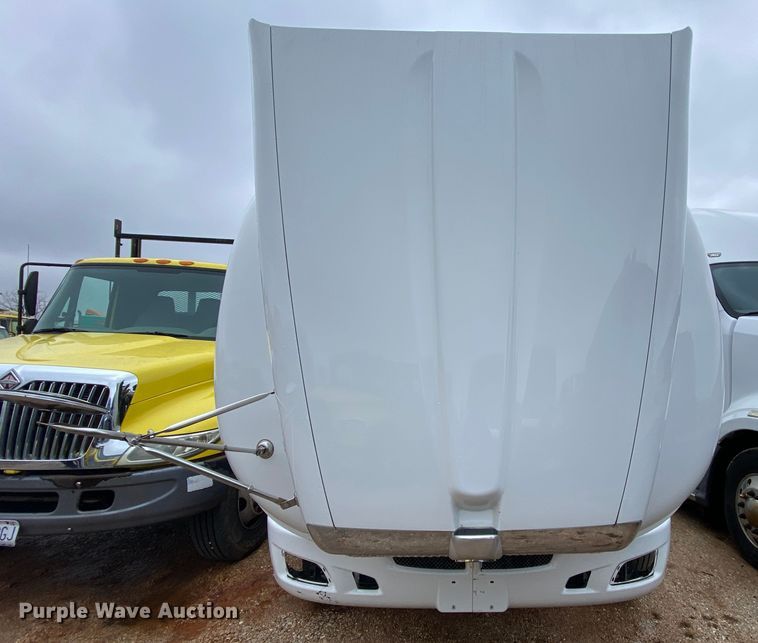 image for item HR9286 2013 Kenworth T660  semi truck