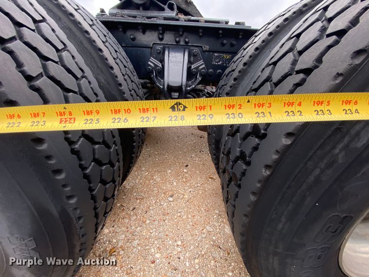 image for item HR9286 2013 Kenworth T660  semi truck