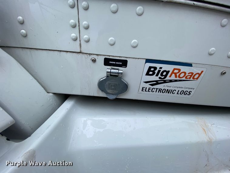 image for item HR9286 2013 Kenworth T660  semi truck