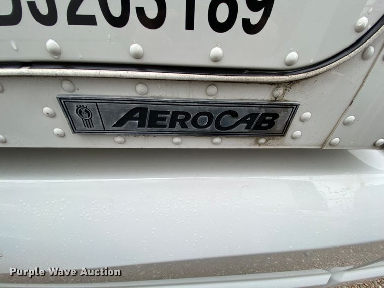 image for item HR9286 2013 Kenworth T660  semi truck