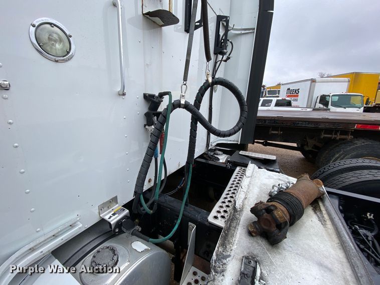 image for item HR9286 2013 Kenworth T660  semi truck