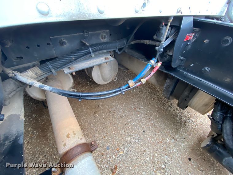 image for item HR9286 2013 Kenworth T660  semi truck