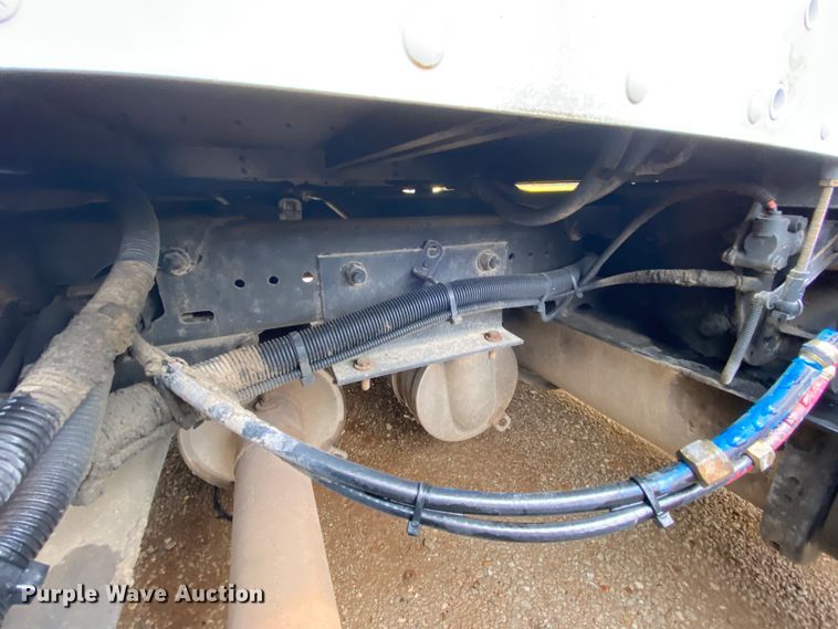 image for item HR9286 2013 Kenworth T660  semi truck