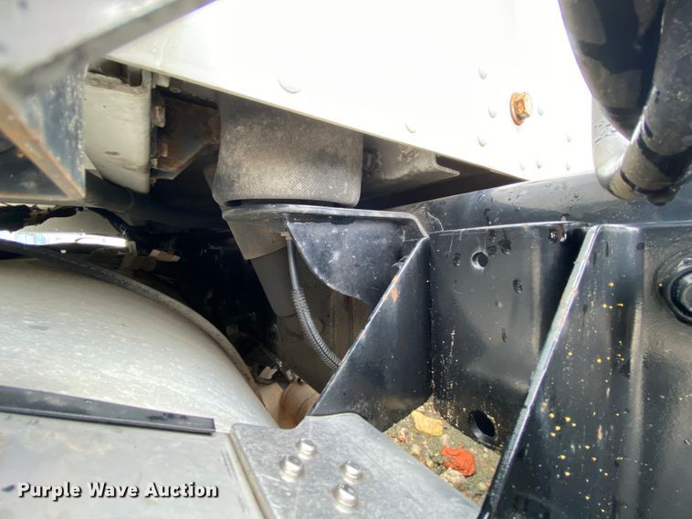 image for item HR9286 2013 Kenworth T660  semi truck