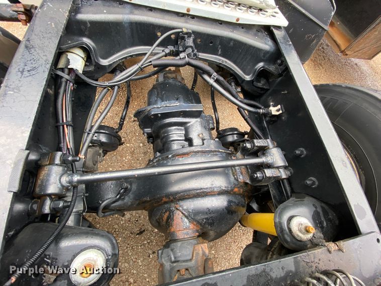 image for item HR9286 2013 Kenworth T660  semi truck