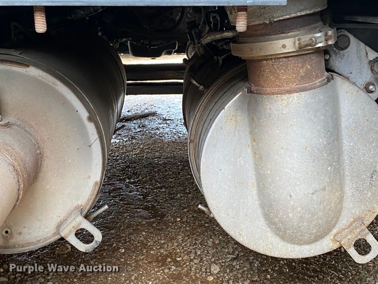 image for item HR9286 2013 Kenworth T660  semi truck