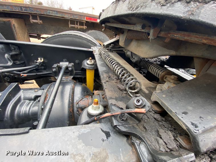 image for item HR9286 2013 Kenworth T660  semi truck