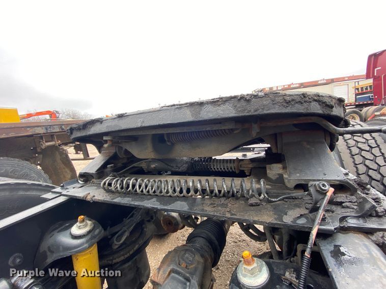 image for item HR9286 2013 Kenworth T660  semi truck