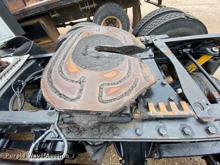 image for item HR9286 2013 Kenworth T660  semi truck