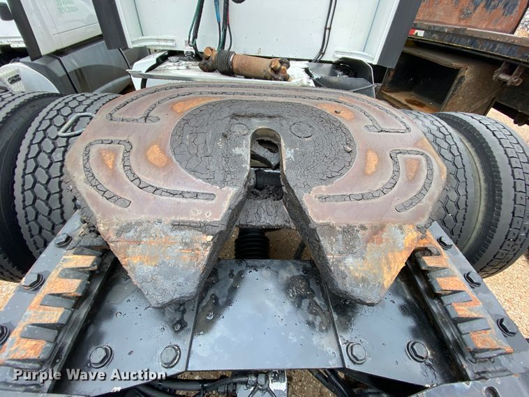 image for item HR9286 2013 Kenworth T660  semi truck