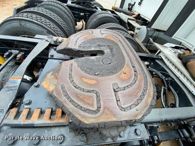 image for item HR9286 2013 Kenworth T660  semi truck