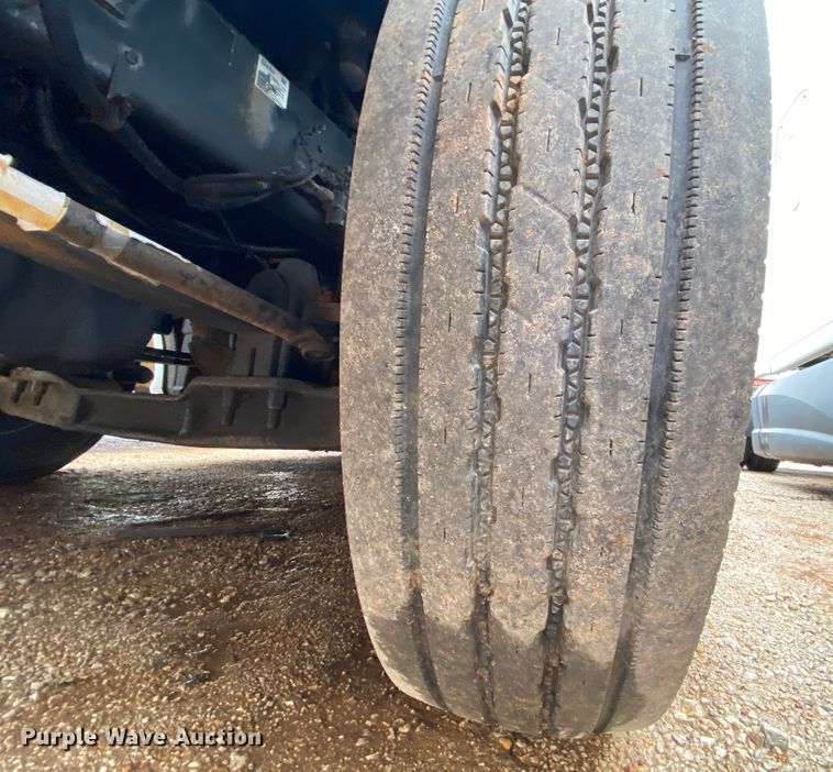 image for item HR9286 2013 Kenworth T660  semi truck