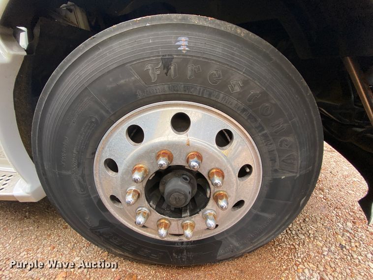 image for item HR9286 2013 Kenworth T660  semi truck