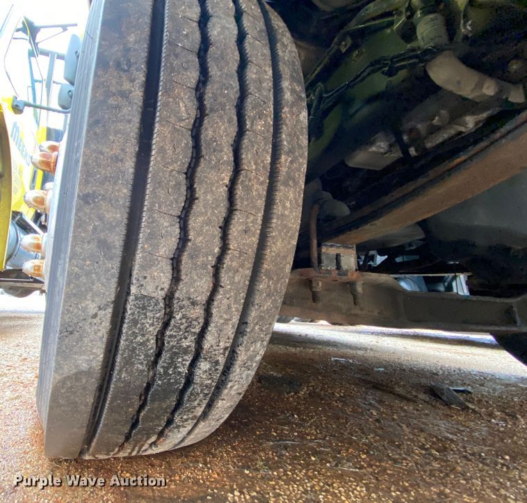 image for item HR9286 2013 Kenworth T660  semi truck