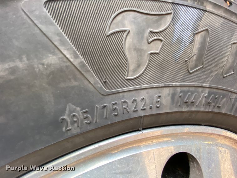 image for item HR9286 2013 Kenworth T660  semi truck