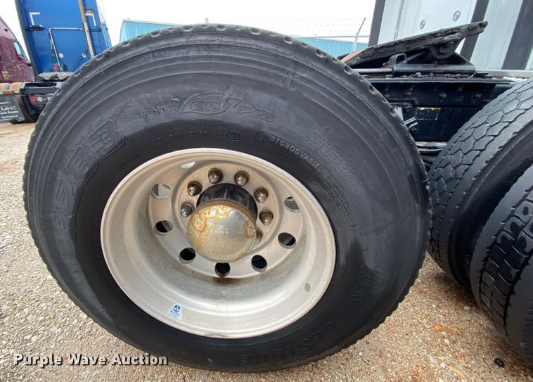 image for item HR9286 2013 Kenworth T660  semi truck