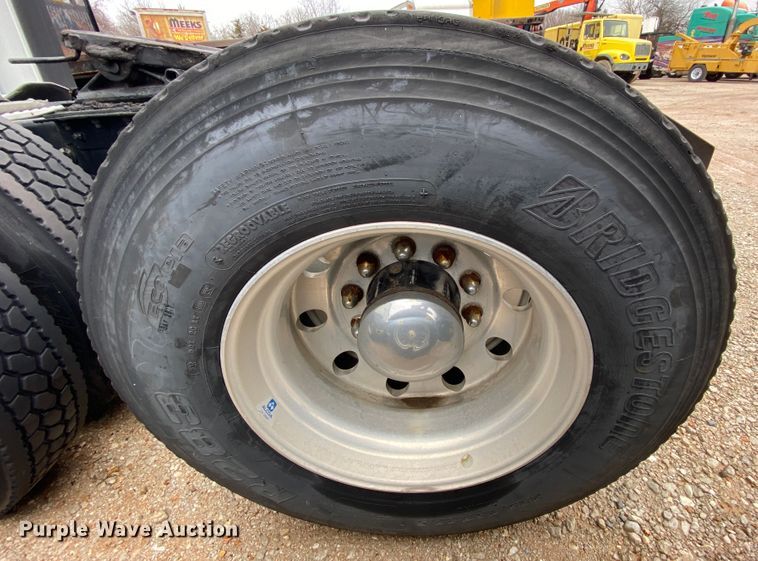 image for item HR9286 2013 Kenworth T660  semi truck