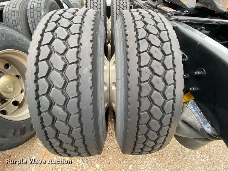 image for item HR9286 2013 Kenworth T660  semi truck