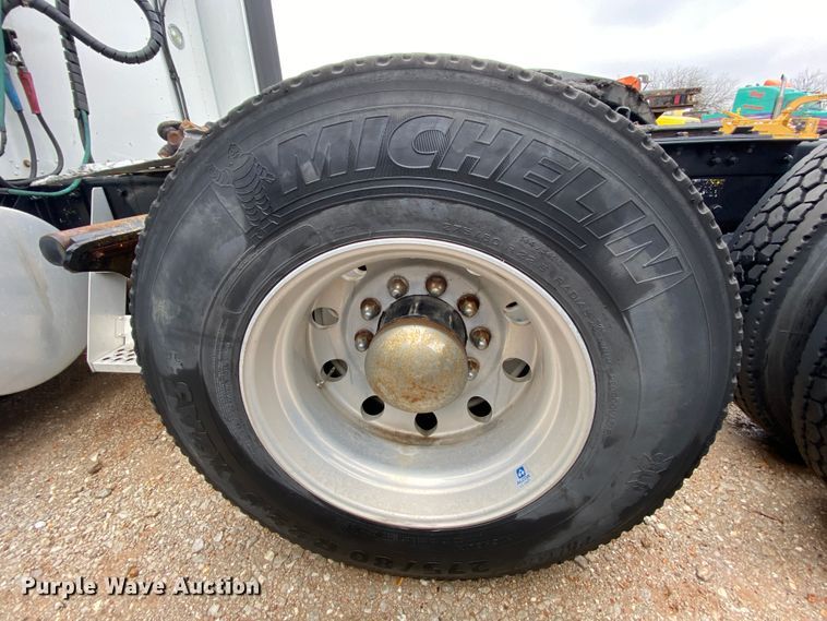 image for item HR9286 2013 Kenworth T660  semi truck