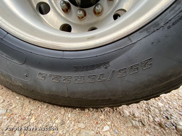 image for item HR9286 2013 Kenworth T660  semi truck