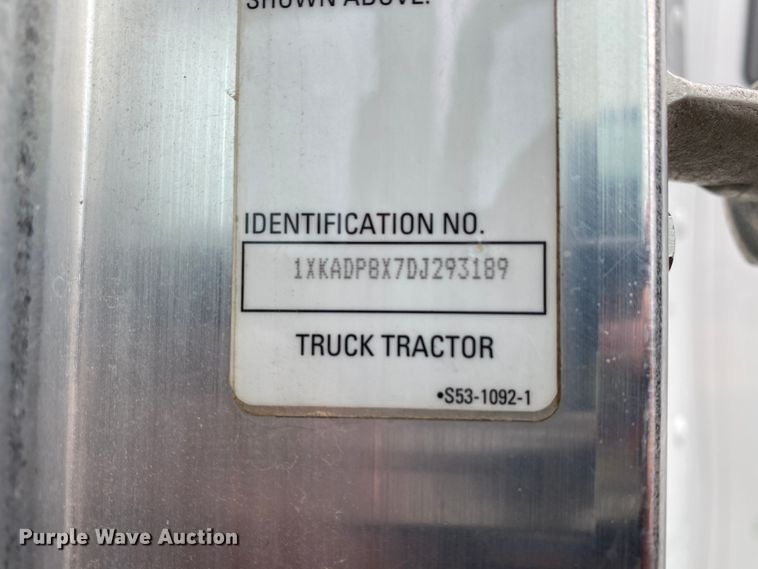 image for item HR9286 2013 Kenworth T660  semi truck