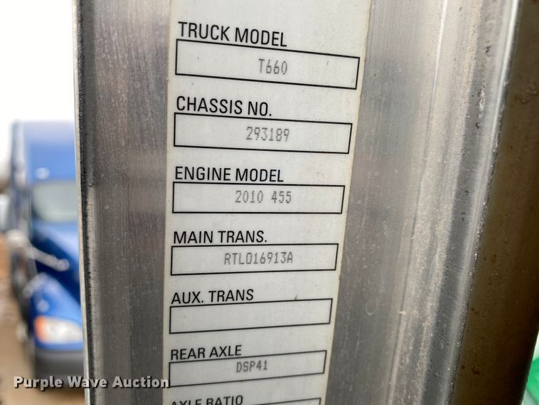 image for item HR9286 2013 Kenworth T660  semi truck