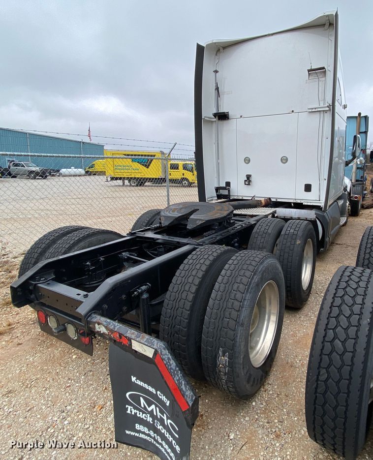 image for item HR9287 2012 Kenworth T700  semi truck