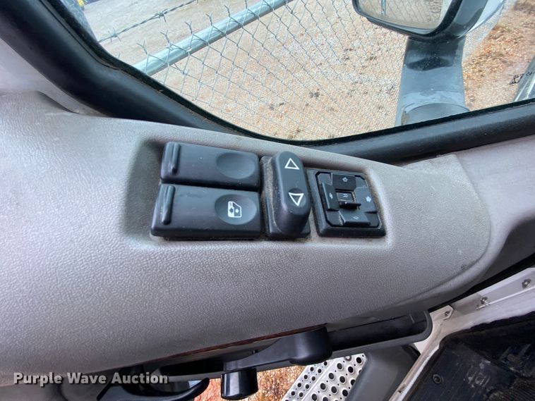 image for item HR9287 2012 Kenworth T700  semi truck