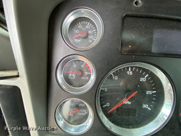 image for item HR9287 2012 Kenworth T700  semi truck