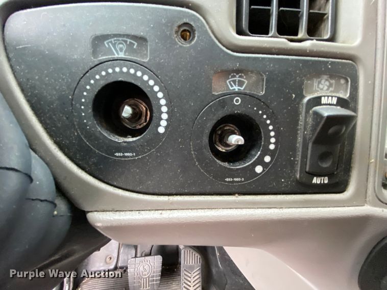 image for item HR9287 2012 Kenworth T700  semi truck