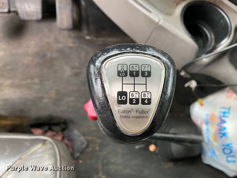 image for item HR9287 2012 Kenworth T700  semi truck