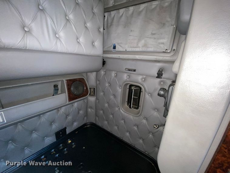 image for item HR9287 2012 Kenworth T700  semi truck