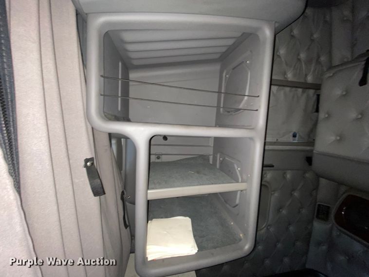 image for item HR9287 2012 Kenworth T700  semi truck