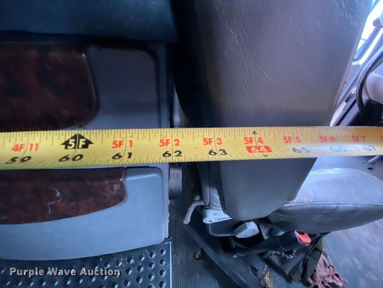 image for item HR9287 2012 Kenworth T700  semi truck