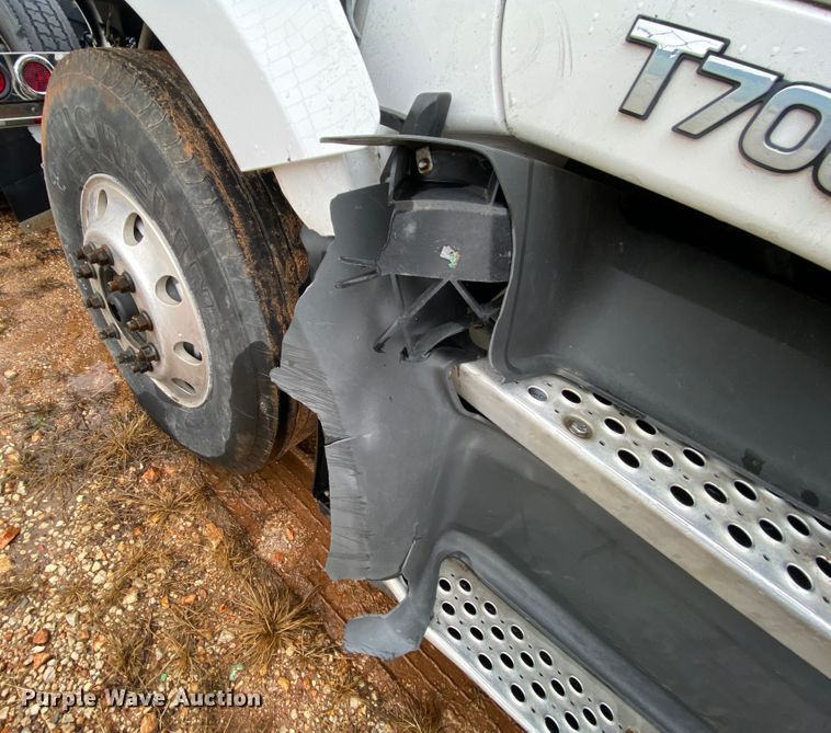 image for item HR9287 2012 Kenworth T700  semi truck