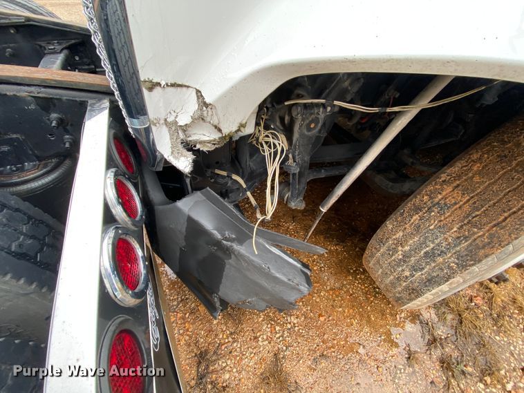 image for item HR9287 2012 Kenworth T700  semi truck