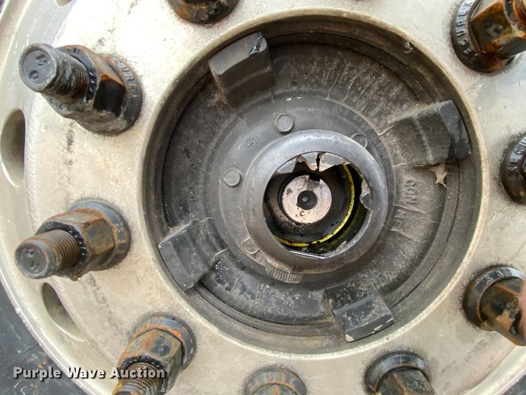 image for item HR9287 2012 Kenworth T700  semi truck